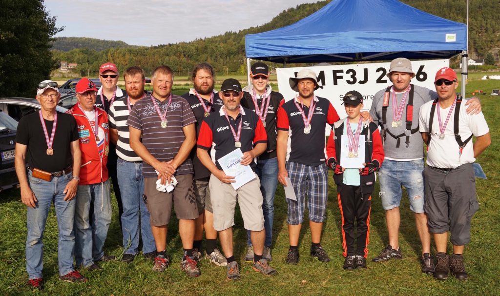 F.v. bronselaget til Cirrus: Kjell Bentzen, Thorbjørn Jespersen, Arild Langseid, Rune Undertun. gullgutta fra Valdres: Aril Røsvik, Stig M. Olsen, Jo Grini, Jonar Langseid, sølvfuglene: Kenneth Thommesen, Matias Thommesen, Jørgen Busk, Tom Inge Ballestad 